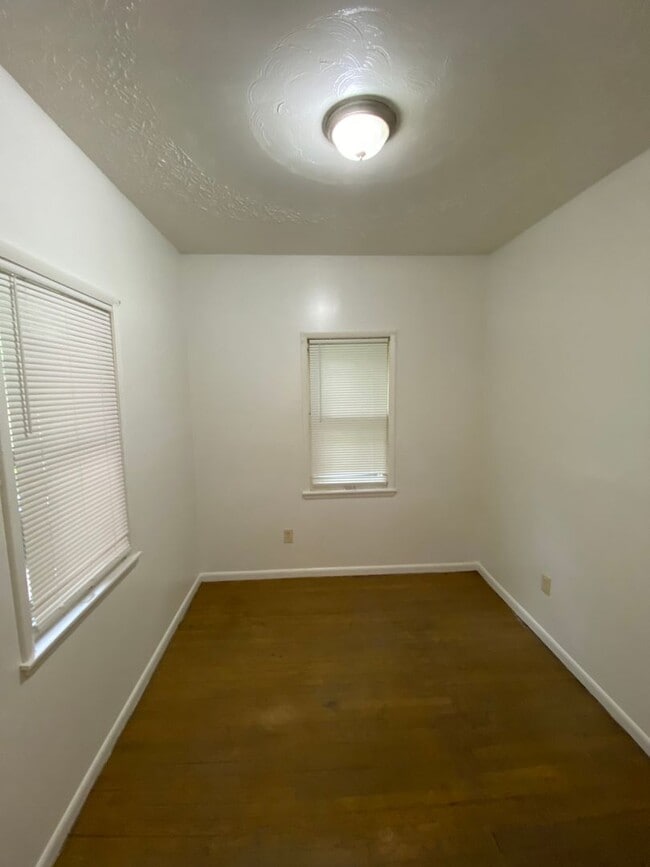 Building Photo - Emerling Property 4