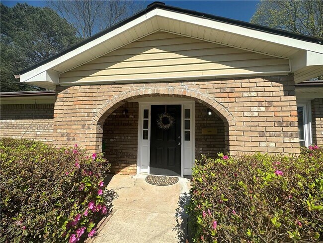 Building Photo - 811 Sheppard Way