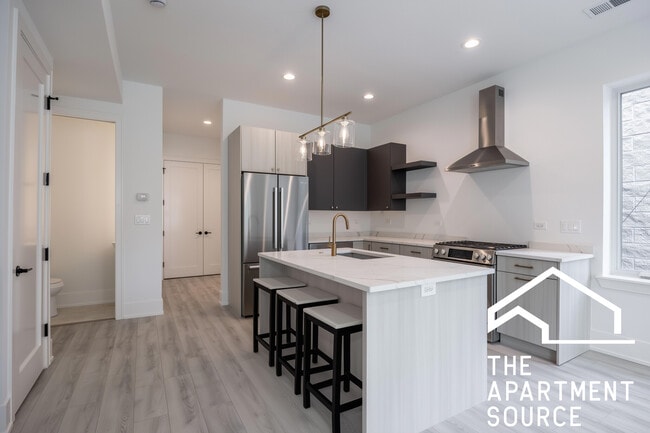 Building Photo - 1814 W Thomas St