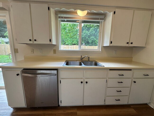 Foto del edificio - Three Bedroom Home in North Salem with New...