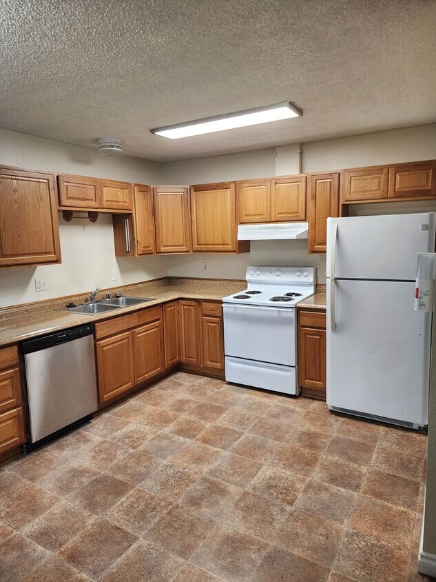 Primary Photo - 100 B St