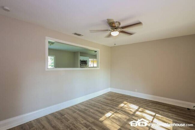 Building Photo - $500 off 2nd months rent. Well maintained ...