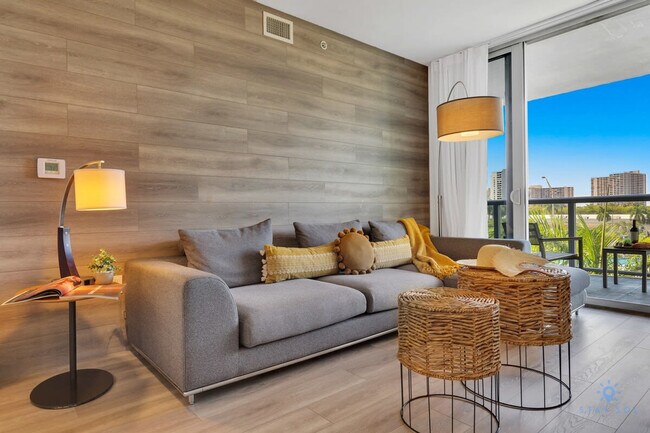 Building Photo - 2602 E Hallandale Beach Blvd