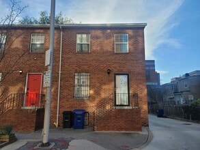 Building Photo - 418 N Washington St