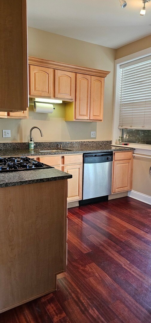 Foto del edificio - 7621 N Greenview Ave