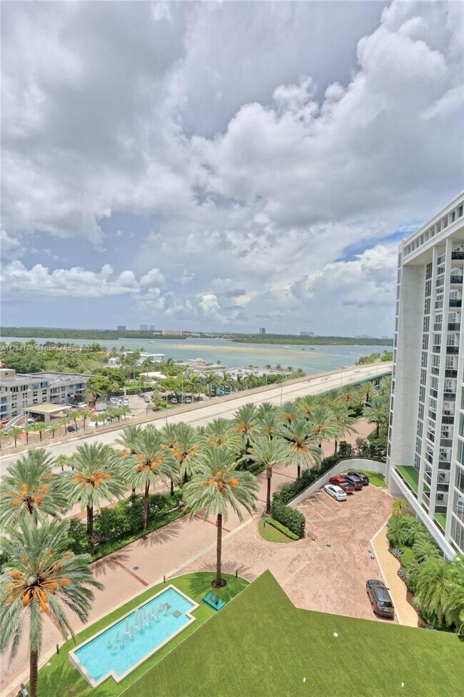 Foto del edificio - 10275 Collins Ave