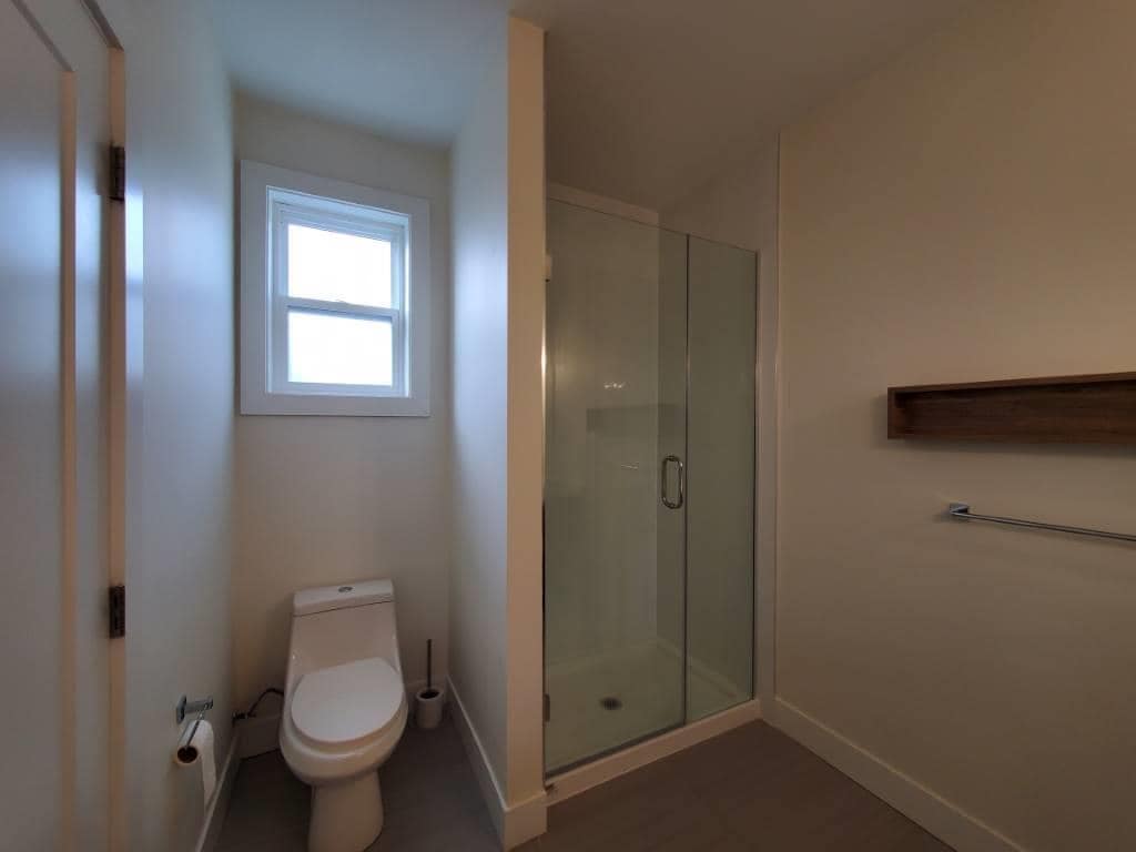 Building Photo - 1670-1160 160 St