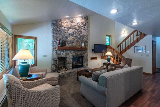 Foto del edificio - 1702 Forest Ridge Rd