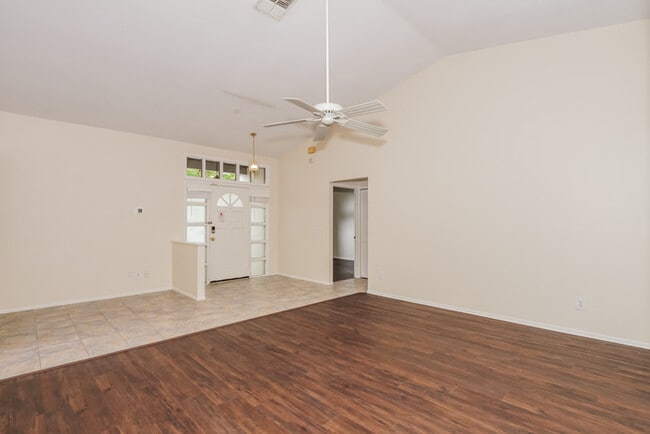 Building Photo - 830 E Charing Cross Cir