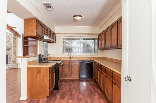 Building Photo - 1410 N Park Ridge Dr