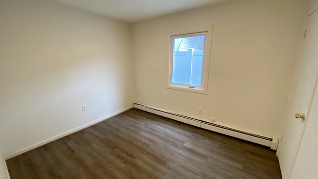 Building Photo - 130 5th St