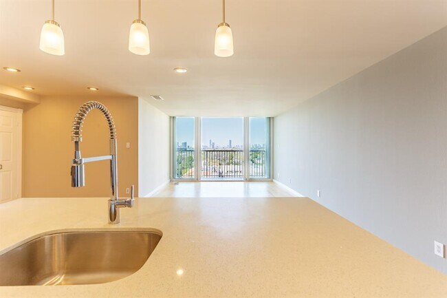 Foto del edificio - 3614 Montrose Blvd