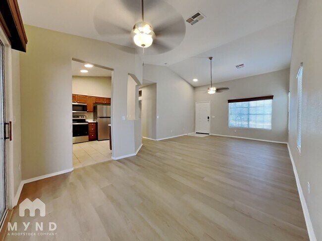 Foto del edificio - 17217 N Larkspur Ln