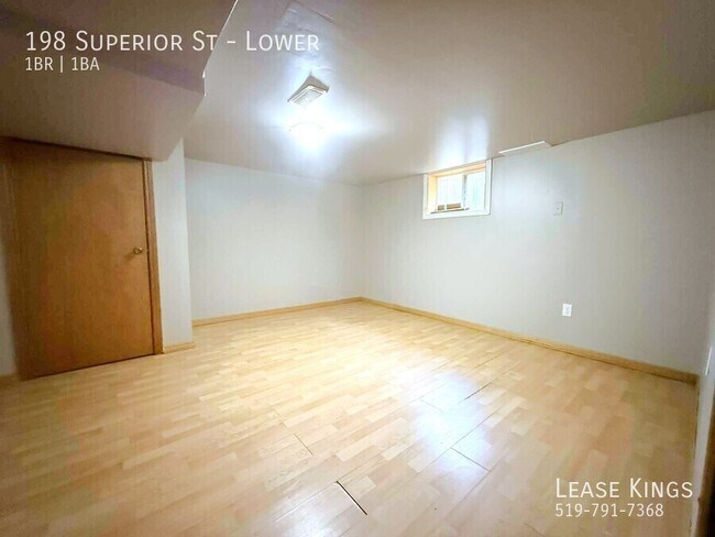 Photo du bâtiment - Basement Unit in Prime LaSalle Location!