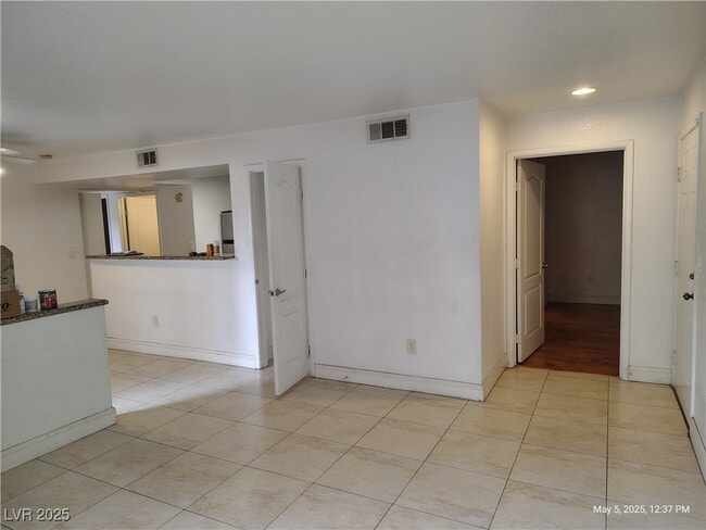 Building Photo - 5055 W Hacienda Ave