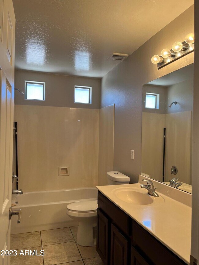 Foto del edificio - 3532 W Vineyard Rd