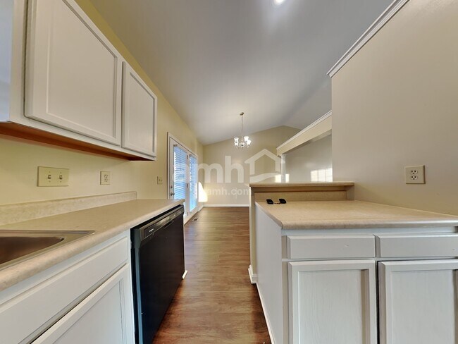 Foto del edificio - 8973 Julia Mdws