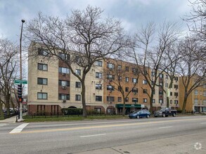 Building Photo - 6954 N Sheridan Rd