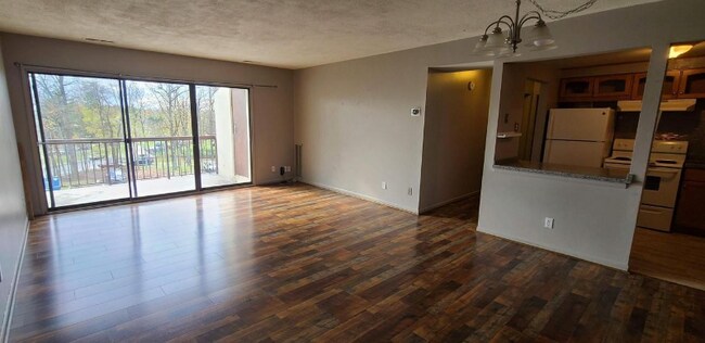 Building Photo - 10126 Campus Way S