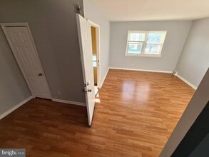 Building Photo - 9411 Lansford St