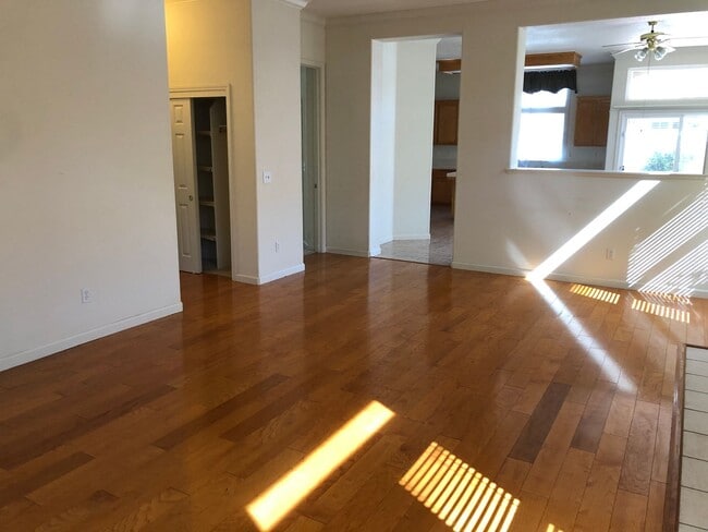 Building Photo - Cute one story in a 55 or better gated community.