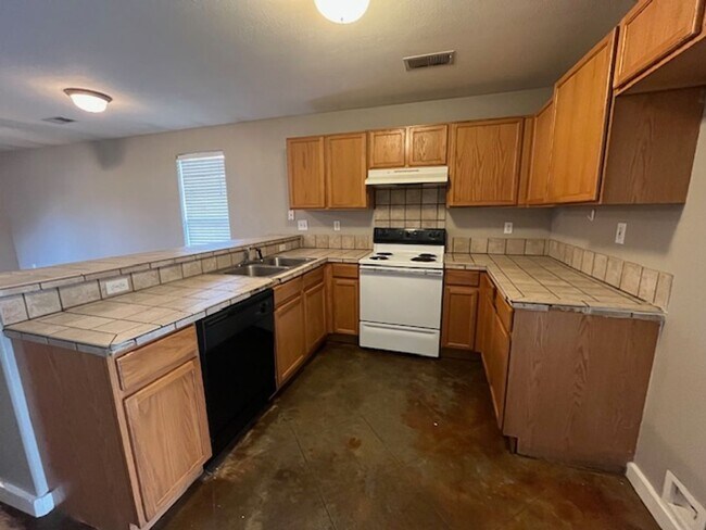 Foto del edificio - Renovated 2 Bedroom 2 Bath Duplex for Rent!!