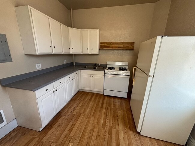 Building Photo - 512-514-514 E 500 S