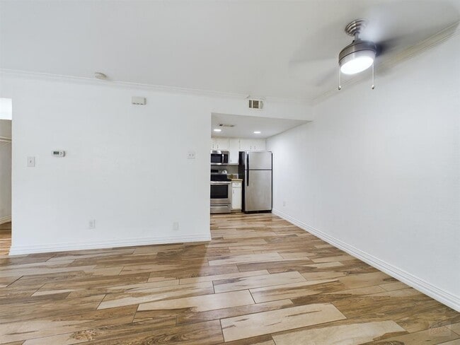 Foto del edificio - 2124 Burton Dr