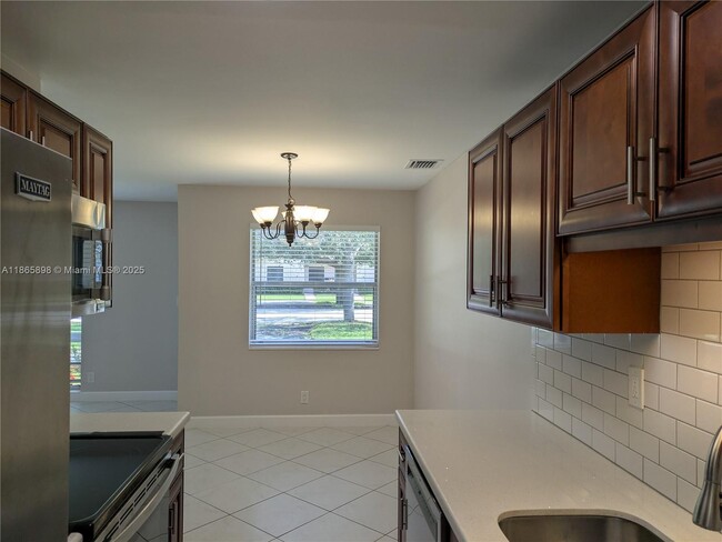 Foto del edificio - 811 SW 13th St