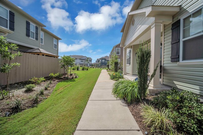 Foto del edificio - 1652 Halesworth Ln