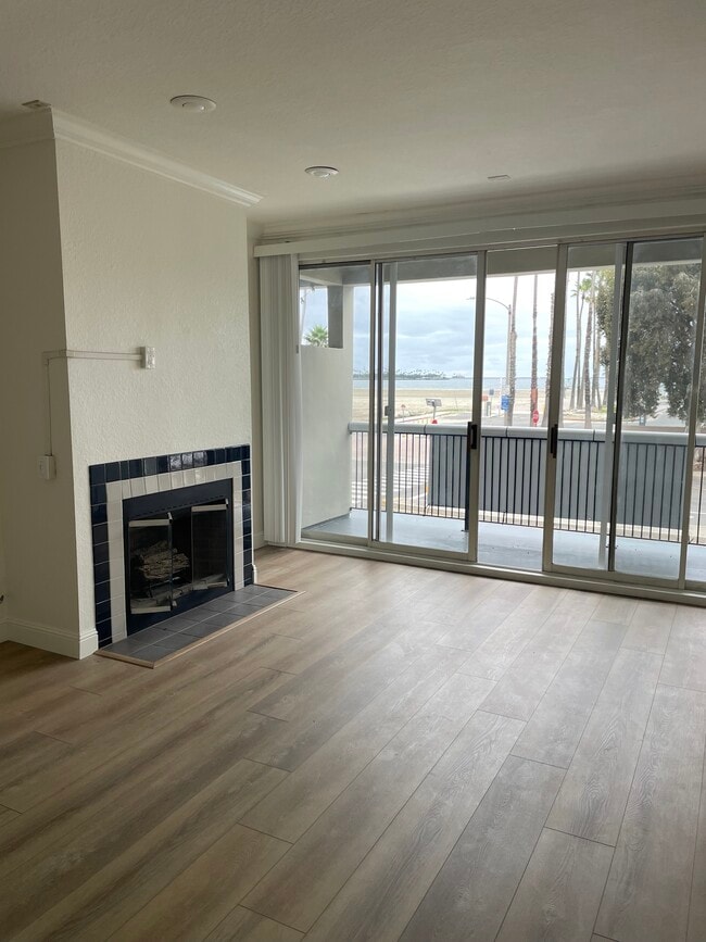 Building Photo - 5039 E Ocean Blvd