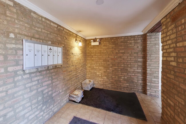 Building Photo - 4017 N Troy St