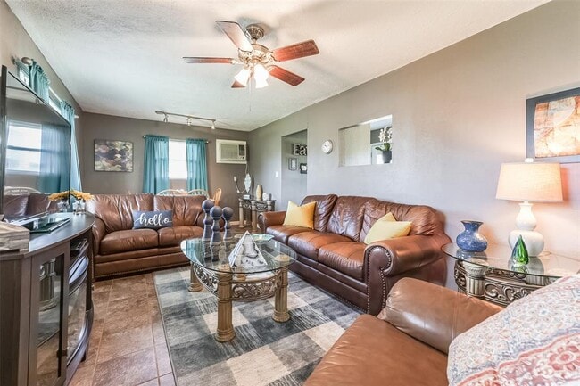 Foto del edificio - 8107 Tye Ln