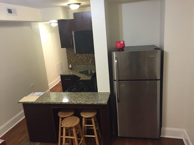 Foto del edificio - 6311 N Albany Ave