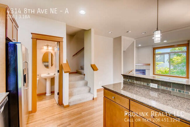 Building Photo - 4314 8th Ave NE