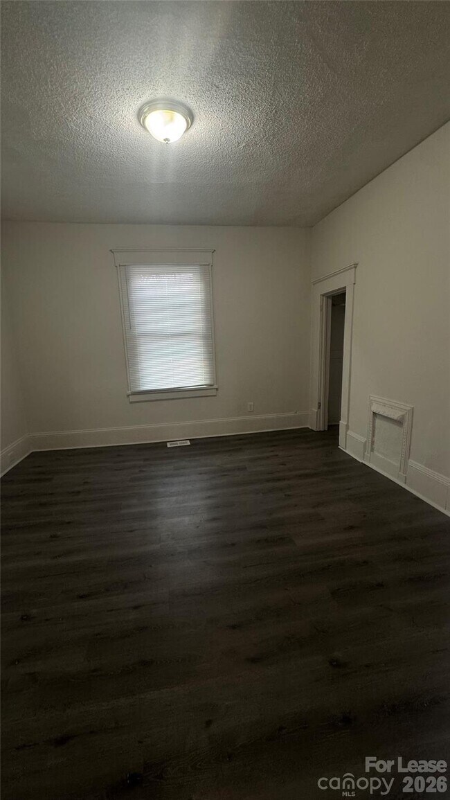 Foto del edificio - 4604 Hovis Rd
