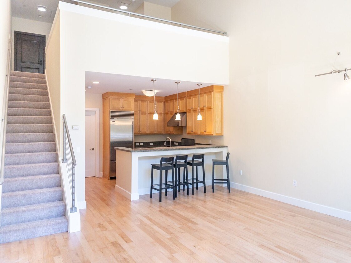 Foto principal - 2BR/1.5BA Super Spacious! Modern! Laundry!...