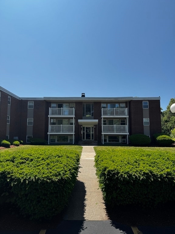 Primary Photo - 30 Worthen St