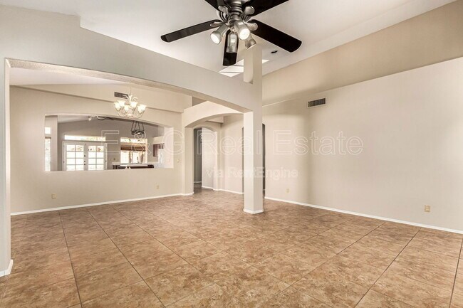 Foto del edificio - 16617 S 14th St