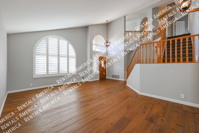 Building Photo - MOVE IN READY ~ 4 BRM + LOFT HOME IN MOUNT...