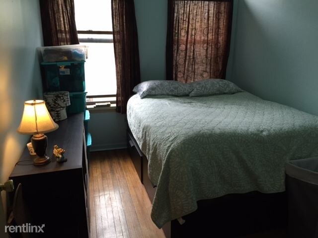 Building Photo - 1 br, 1 bath  - 903 W Belmont Ave 2F