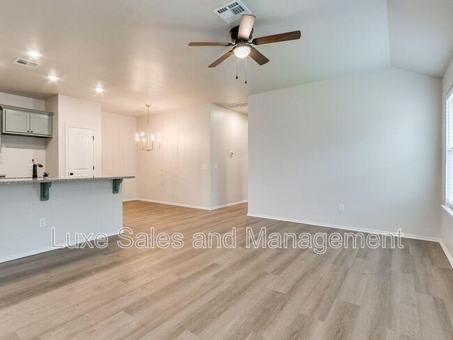 Photo - 8007 NW 105th St House