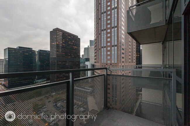 Foto del edificio - 235 W Van Buren St