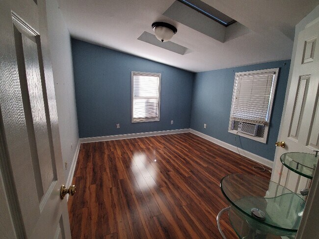 Foto del edificio - 1043 Crescent Ave