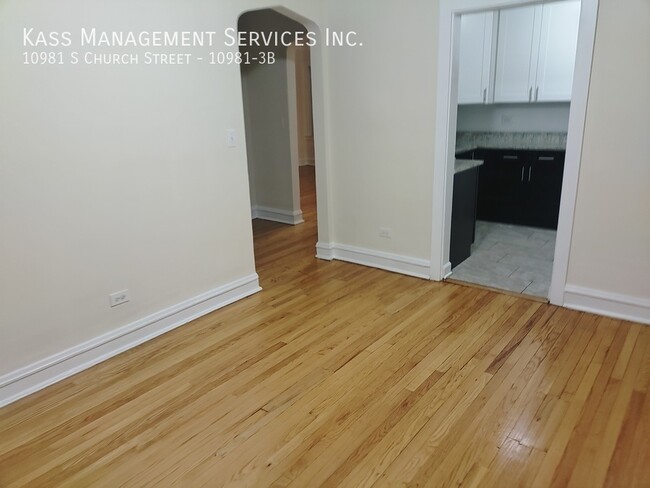 Building Photo - Charming and Spacious 1bed! Heat Included!