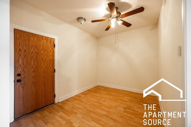 Foto del edificio - 4851 N Damen Ave