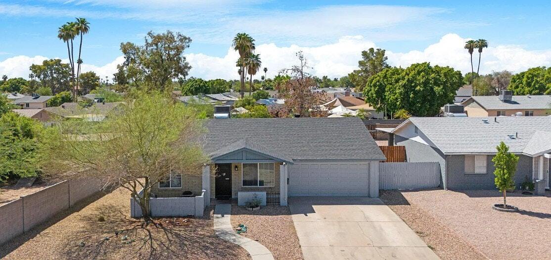 Foto principal - 237 E Oxford Dr