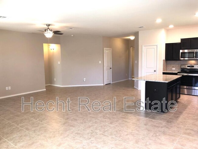 Building Photo - 836 Hillrose Dr