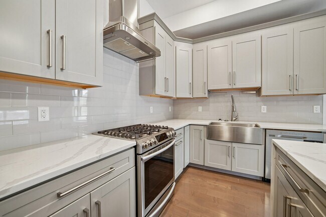 Building Photo - 46 Carlton Ave