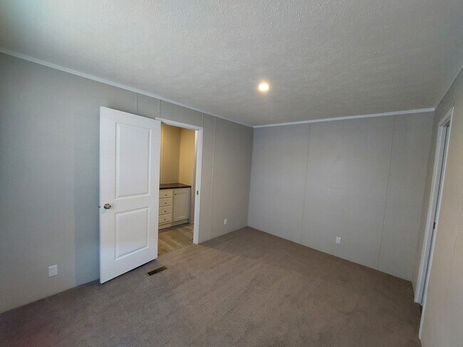 Building Photo - 44 Anchor Rd